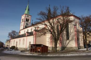 kostel sv. Markéty - pohled od jihovýchodu ( © Milan Caha 01/2008)