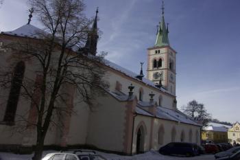 kostel sv. Markéty - pohled od severovýchodu ( © Milan Caha 01/2008)