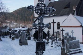 litinové kříže na hřbitově ( © Milan Caha 01/2008)