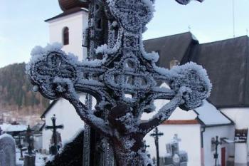 litinové kříže na hřbitově ( © Milan Caha 01/2008)