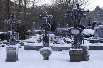 litinové kříže na hřbitově ( © Milan Caha 01/2008)