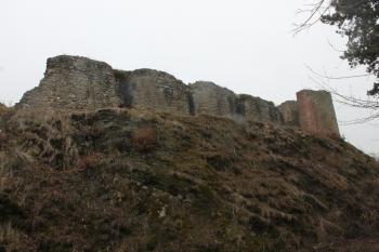 zřícenina hradu Cvilín (© Vlastislav Mareček, 03/2016)