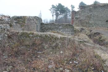 zřícenina hradu Cvilín (© Vlastislav Mareček, 03/2016)