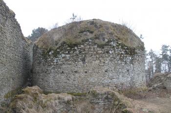 zřícenina hradu Cvilín (© Vlastislav Mareček, 03/2016)