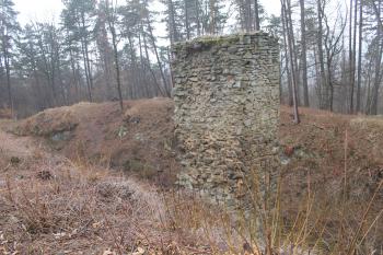 zřícenina hradu Cvilín (© Vlastislav Mareček, 03/2016)