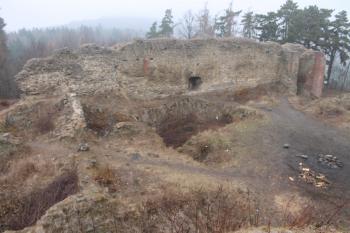 zřícenina hradu Cvilín (© Vlastislav Mareček, 03/2016)