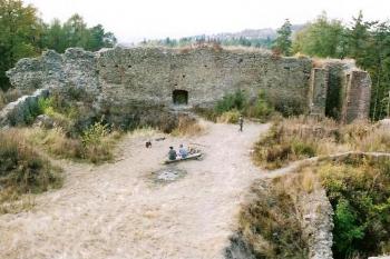plocha jádra hradu Cvilína (© Marius Dee 08/2005)
