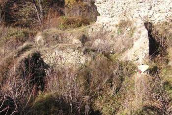 Přízemí budovy v západním nároží jádra (© Jan P. Štěpánek, 11/2006)