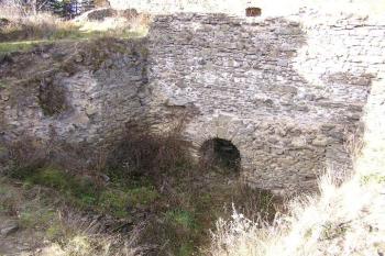 Sklepení pod jižní částí východního paláce (© Jan P. Štěpánek, 11/2006)