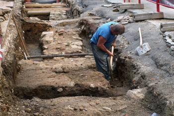 Pohled na archeologické naleziště na ul. Puchmajerova, které bylo objeveno při rekonstrukci kanalizace na této ulici. ( © Miroslav BITTER 07/2007)