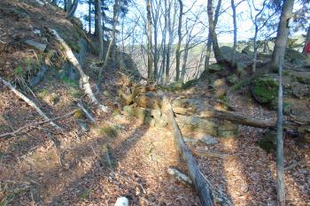 Jižní skalní příkop /od záp./ (© Dušan Dohňanský  04/2021)