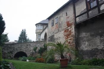 Úsek hradeb u bývalého špitálu ( © Ivan Grisa 09/2010)
