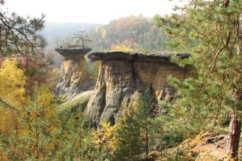 Pokličky nad Kokořínským dolem ( © Milan Caha 10/2007)
