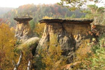 Pokličky nad Kokořínským dolem ( © Milan Caha 10/2007)