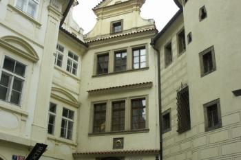 průčelí domu ( © Milan Caha 12/2007)