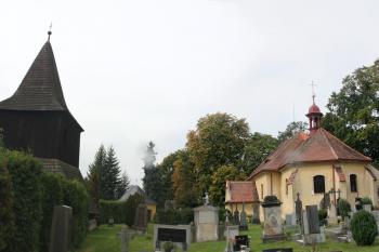 Zvonice a kostel od východu ( © Ivan Grisa 09/2010)