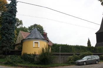 Kostelní areál od jihu ( © Ivan Grisa 09/2010)