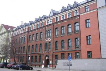 budova bývalého Ředitelství vítkovických kamenouhelných dolů ( © Jan P. Štěpánek 11/2006)