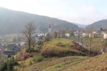 Zbytky hradu Hoštejn (© Vlastislav Mareček, 11/2015)