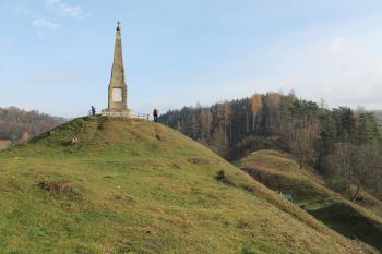Zbytky hradu Hoštejn (© Vlastislav Mareček, 11/2015)