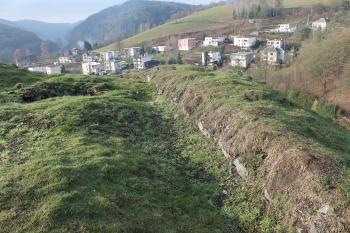 Zbytky hradu Hoštejn (© Vlastislav Mareček, 11/2015)