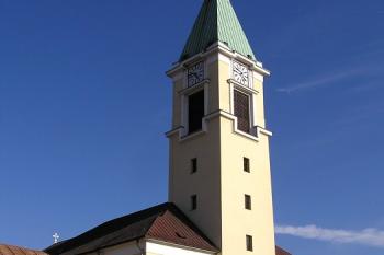 pohled na východní průčelí kostela ( © Jan P. Štěpánek 09/2007)