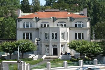 vila ze železničního mostu ( © Milan Caha 07/2009)