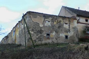 Severovýchodní nároží dvora (© Otto Slabý, 01/2008)