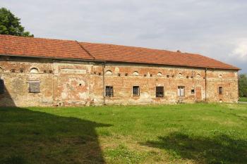 objekty bývalého panského dvora ( © Jan P. Štěpánek 05/2008)