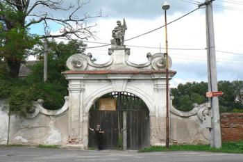Barokní brána mlýna (© Milan Náplava, 08/2006)