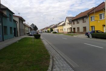 Chropyně - místní část stále nese jméno Hrad ( © Ivo Rozehnal 06/2015)
