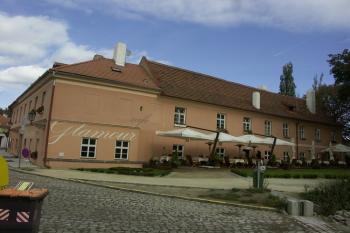 jihozápadní nároží ( © Milan Caha 10/2007)