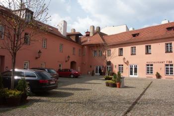 nádvoří zbrojnice ( © Milan Caha 04/2008)