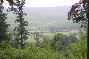 pohled z plochy hrádku k severovýchodu ( © Ondřej Štěpánek 06/2006)