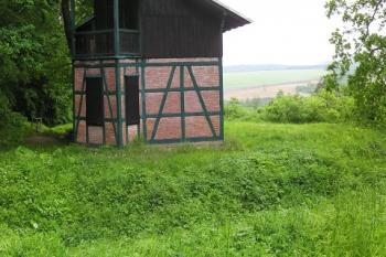celkový pohled na lokalitu hrádku od jihu ( © Jan P. Štěpánek 06/2008)