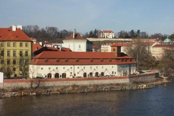 Hergetova cihelna z Karlova mostu ( © Milan Caha 02/2008)