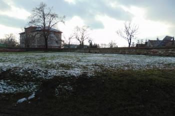 Záp. část areálu, kde stával vlastní hrad (© Dušan Dohňanský 01/2021)