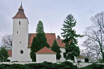 Pohled na kostel od jihovýchodu (© Pavel Vítek 11/2007)