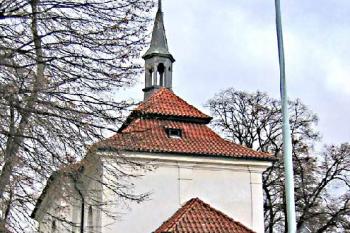 Kostel Nanebevzetí Panny Marie v Třeboradicích ( © Pavel Vítek 11/2007)