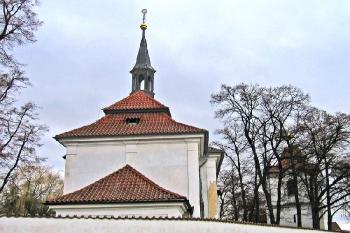 Kostel Nanebevzetí Panny Marie v Třeboradicích ( © Pavel Vítek 11/2007)