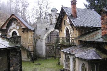 vnitřní dvůr hrádku Kunzova ( © Jan P. Štěpánek 02/2008)