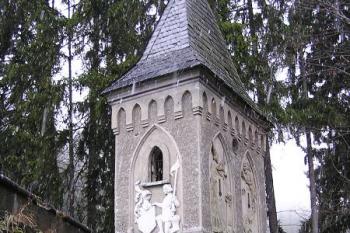 hranolová věž v severozápadním nároží areálu ( © Jan P. Štěpánek 02/2008)