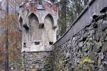 jedna z nárožních věžiček ( © Jan P. Štěpánek 02/2008)