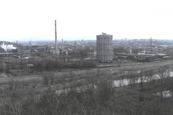 Pohled na Ostravu z vyhlídky na landeckém hradě ( © Jan P. Štěpánek 04/2006)