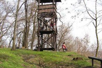 Rozhledna na Landeku ( © Jan P. Štěpánek 04/2006)