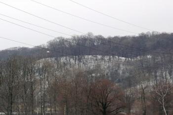 pohled na hrad Landek od bývalého dolu Hubert v Hrušově ( © Jan P. Štěpánek 01/2009)