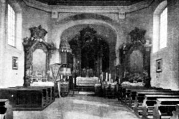 interiér kostela na počátku 20. století (© Antonín Podlaha: Posvátná místa království Českého; Díl 3., Vikariáty: Kralovický, Vlašimský a Zbraslavský, Dědictví sv. Jana Nepomuckého, Praha 1909)