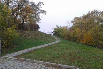 vnější val příkopu ( © Ondřej Štěpánek 10/2011)