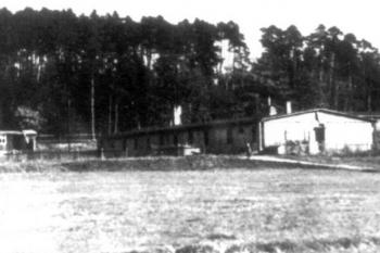 Tábor u obce Dětřichovice po osvobození v roce 1945 (Fotoreprodukce z knihy Německá průchozí dálnice, I. díl - Severní úsek; Tomáš Janda; Václav Lídl)