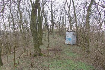 Pohled od severozápadu na vyvýšený konec výběžku, který zaujal hrádek ( © Roman Řezáč 01/2008)